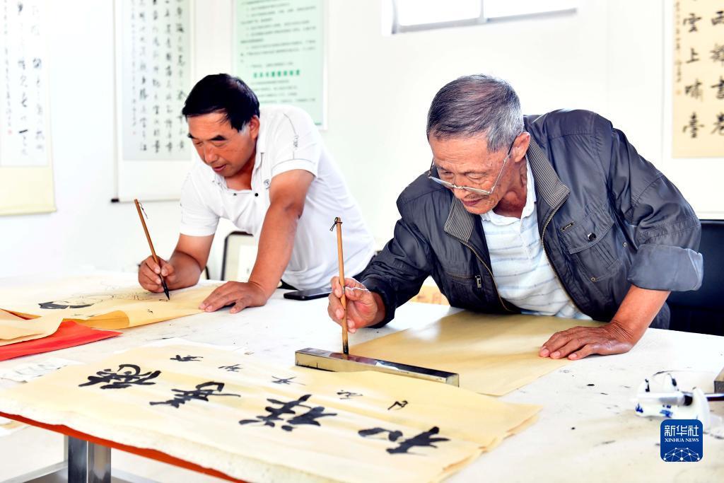 冰球突破怎么玩容易赢
